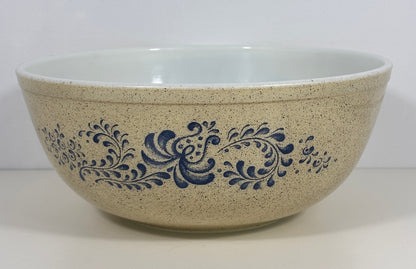 Pyrex Homestead 4 Quart Nesting Mixing Bowl