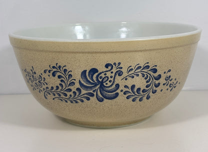 Pyrex Homestead 2.5 Quart Nesting Mixing Bowl