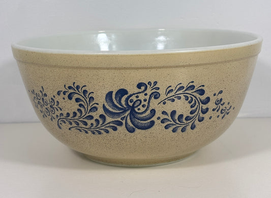 Pyrex Homestead 2.5 Quart Nesting Mixing Bowl