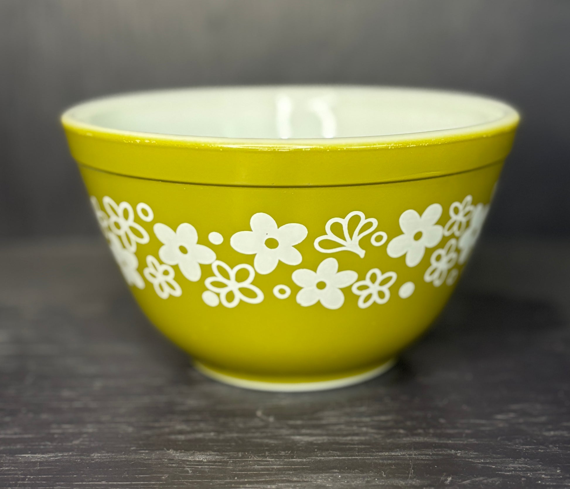 Green Pyrex Spring Blossom Crazy Daisy 1.5 Pint Nesting Mixing Bowl