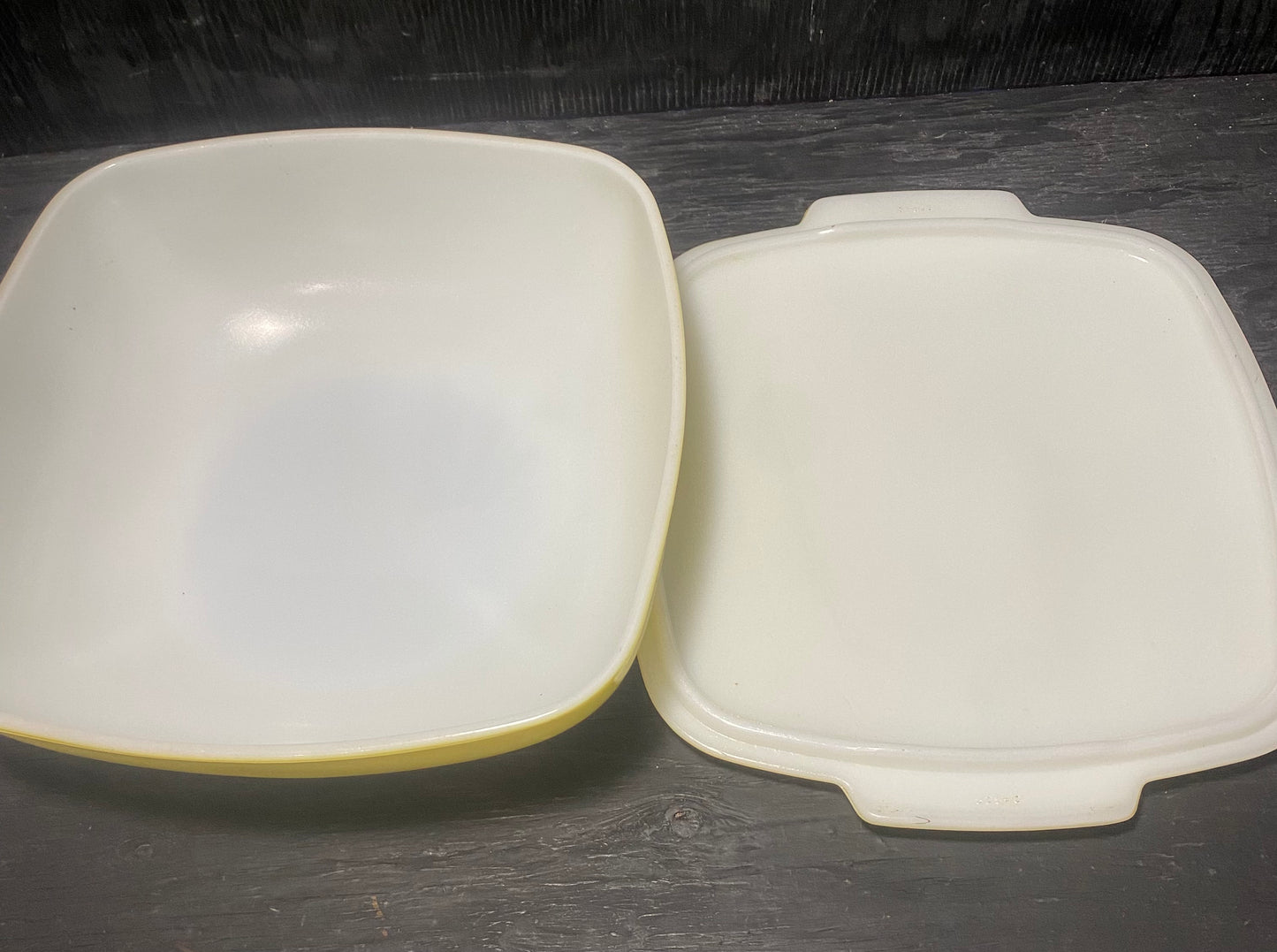 Yellow Pyrex Square 2.5 Quart Casserole Dish