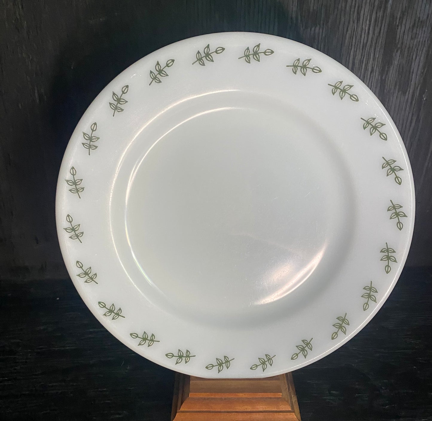 Vintage Pyrex Green Leaf Dinner Plates