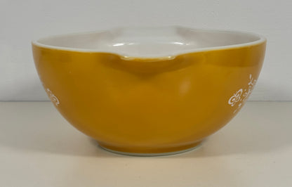 Pyrex Butterfly Gold 1.5 Quart Cinderella Mixing Bowl