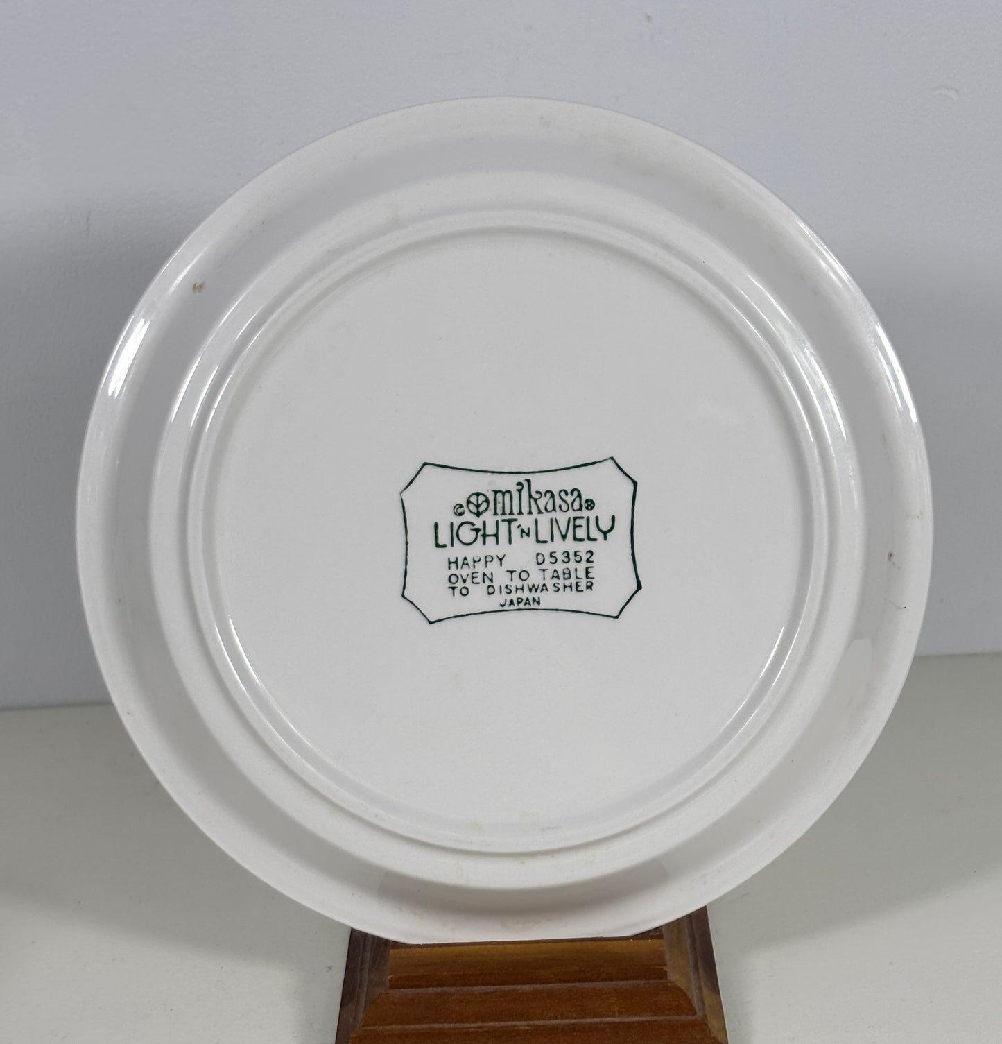 Mikasa Light N Lively Happy Salad Plates