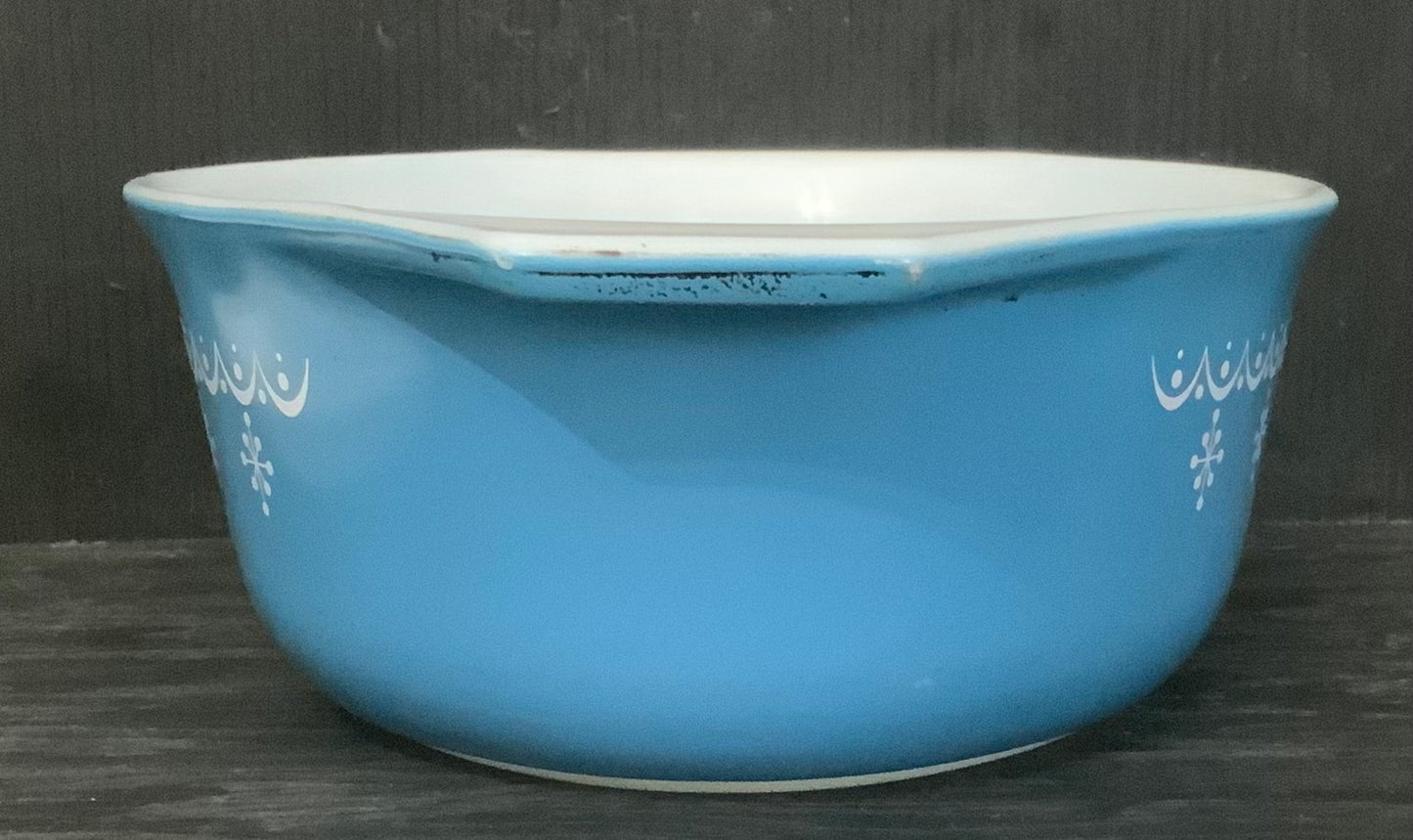 Pyrex 043 Snowflake 1.5 Pint Casserole Dish