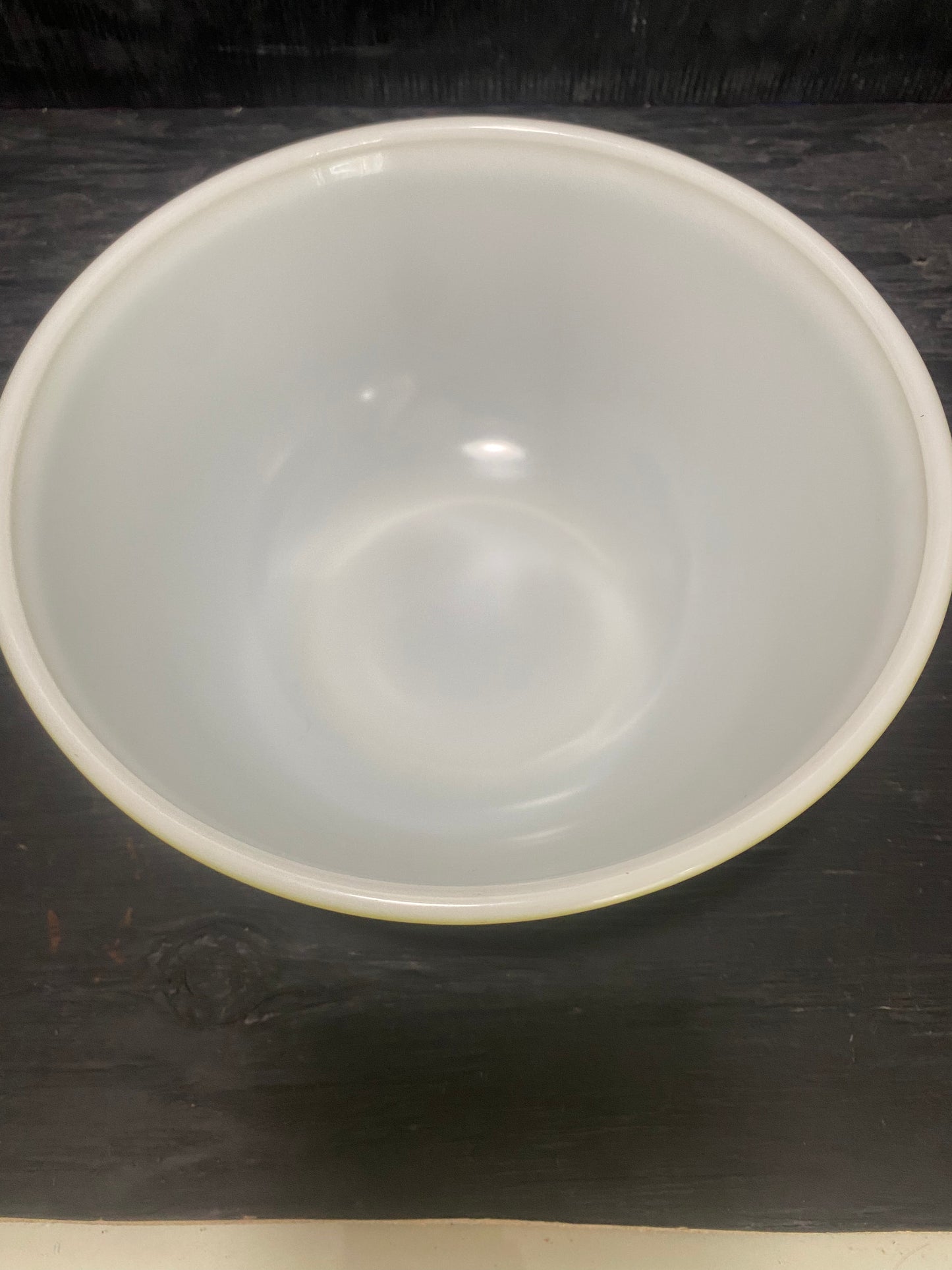 Green Pyrex 2.5 Quart Mixing Bowl