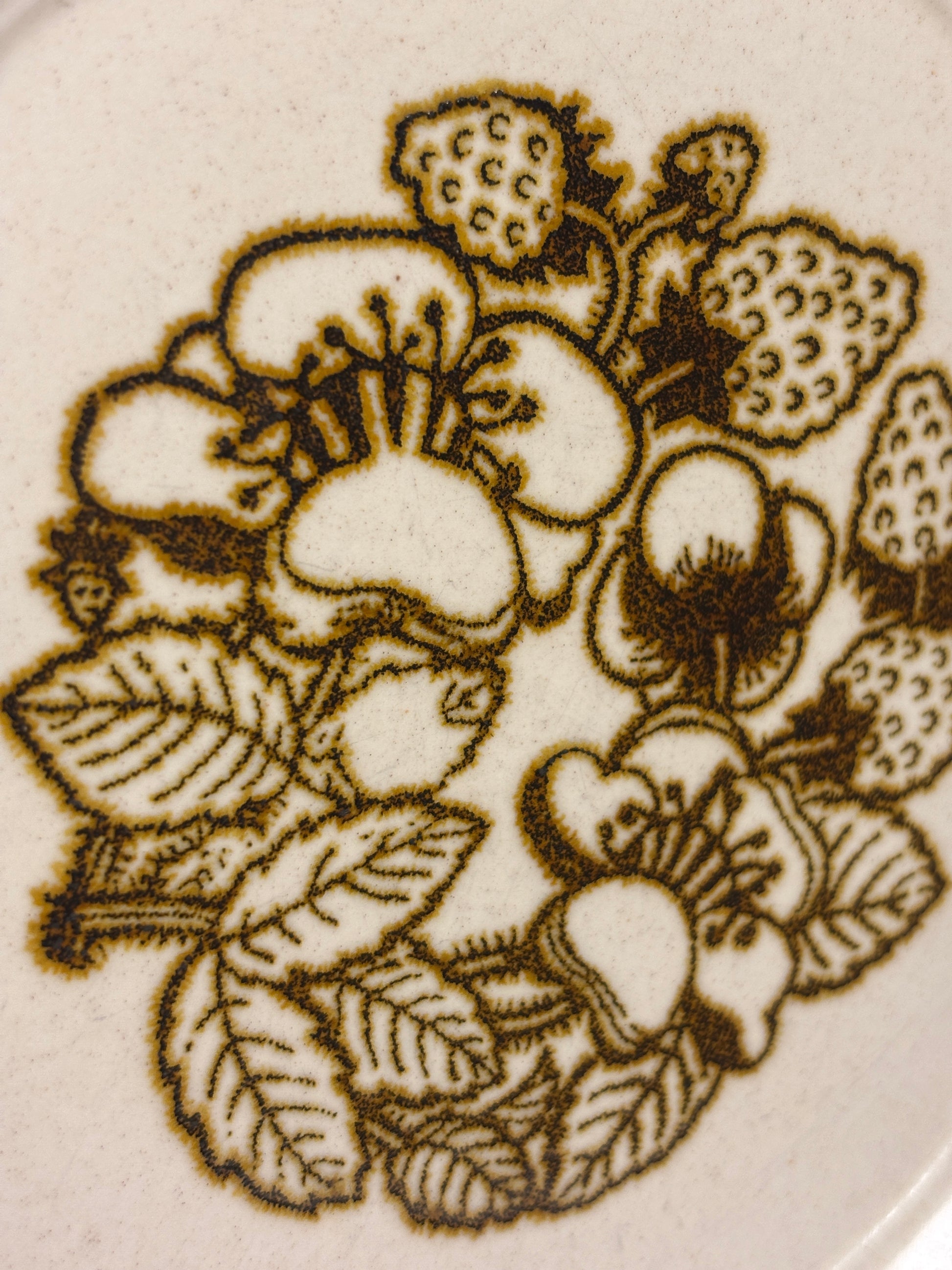 Kiln Craft Bramble Bread Plate