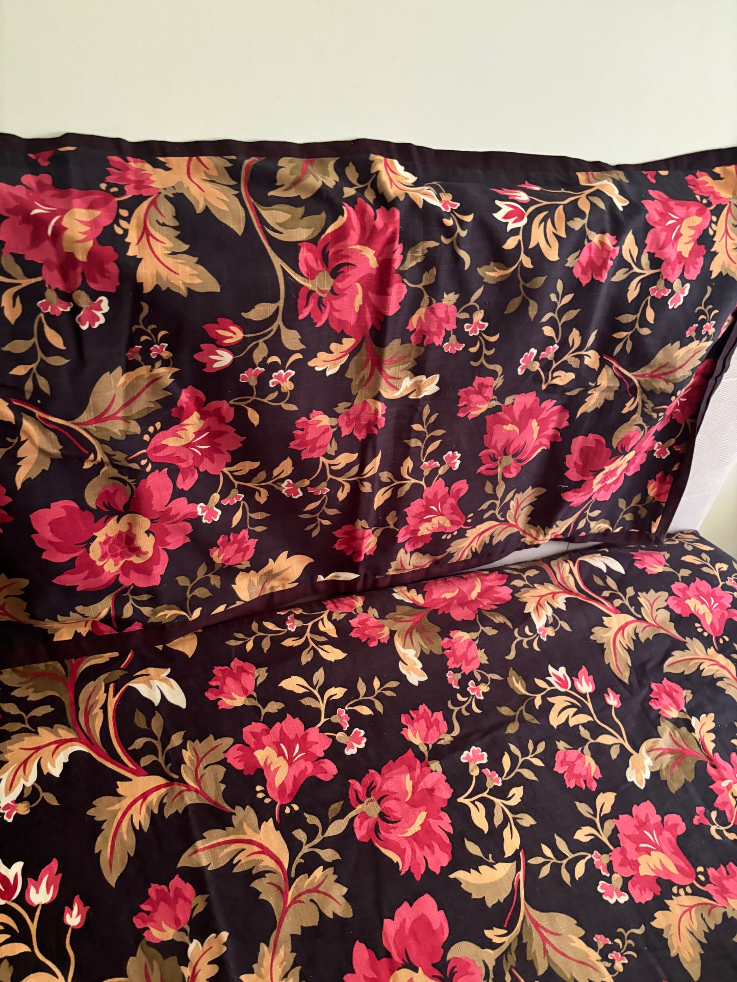 Retro Cotton Red Floral Comforter and Pillow Sham Set