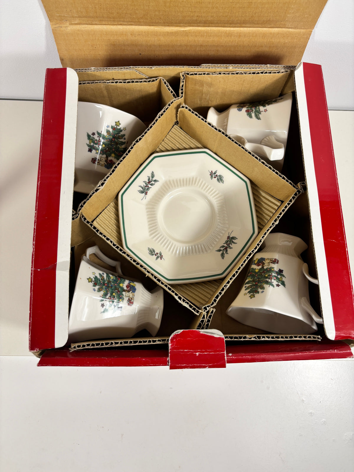 Nikko Christmastime 12 Piece Dinner Set