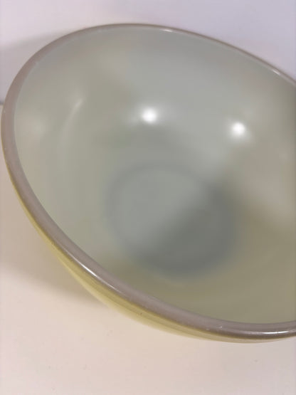 Pyrex Primary Yellow 4 Quart Nesting Mixing Bowl