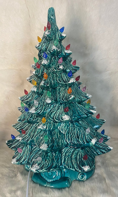 Atlantic Mold Ceramic Illuminated Christmas Tree