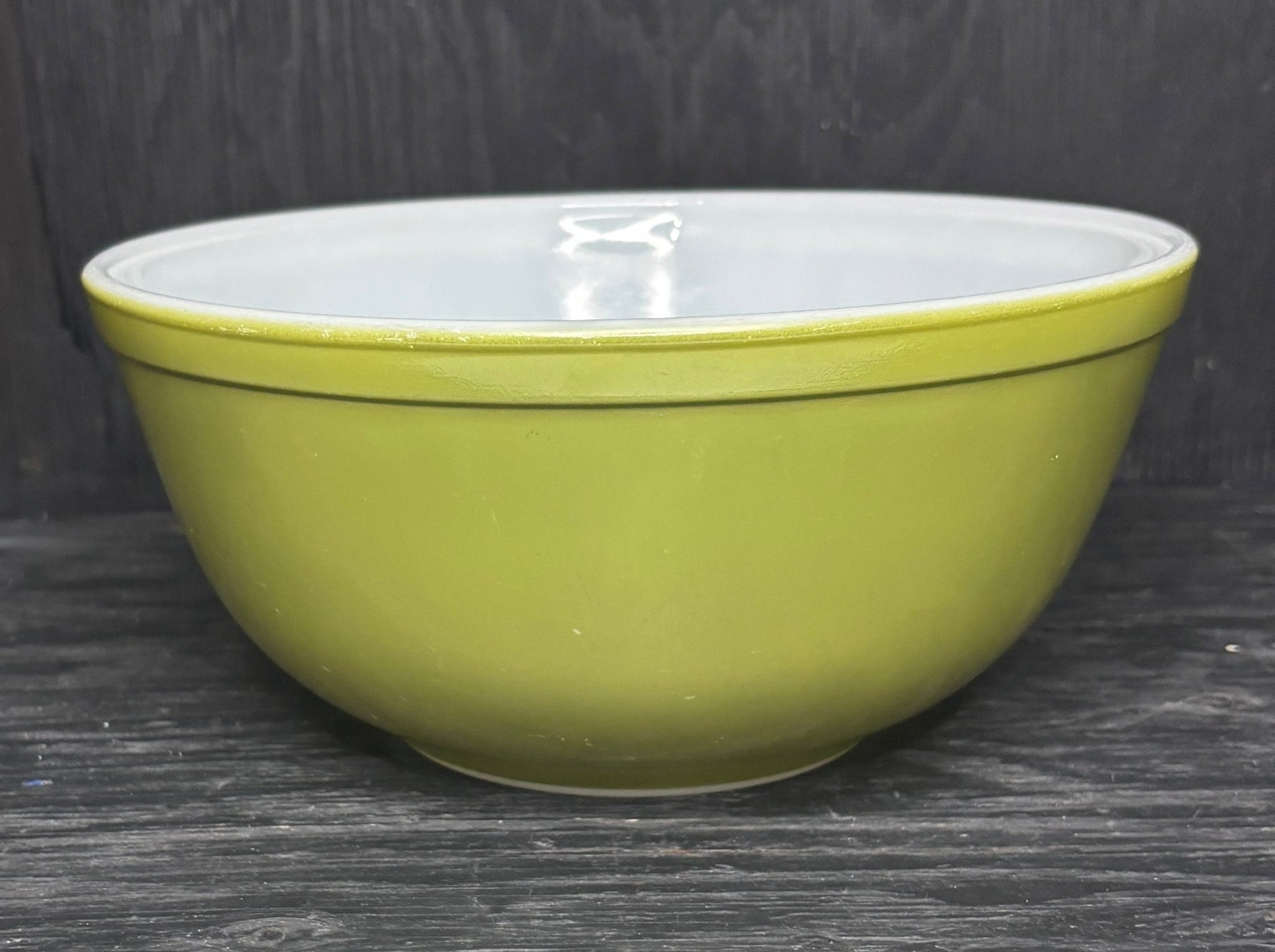 Avocado Green Pyrex 2.5 Quart Nesting Mixing Bowl - HLJ at HomeAvocado Green Pyrex 2.5 Quart Nesting Mixing BowlMixing BowlPyrex