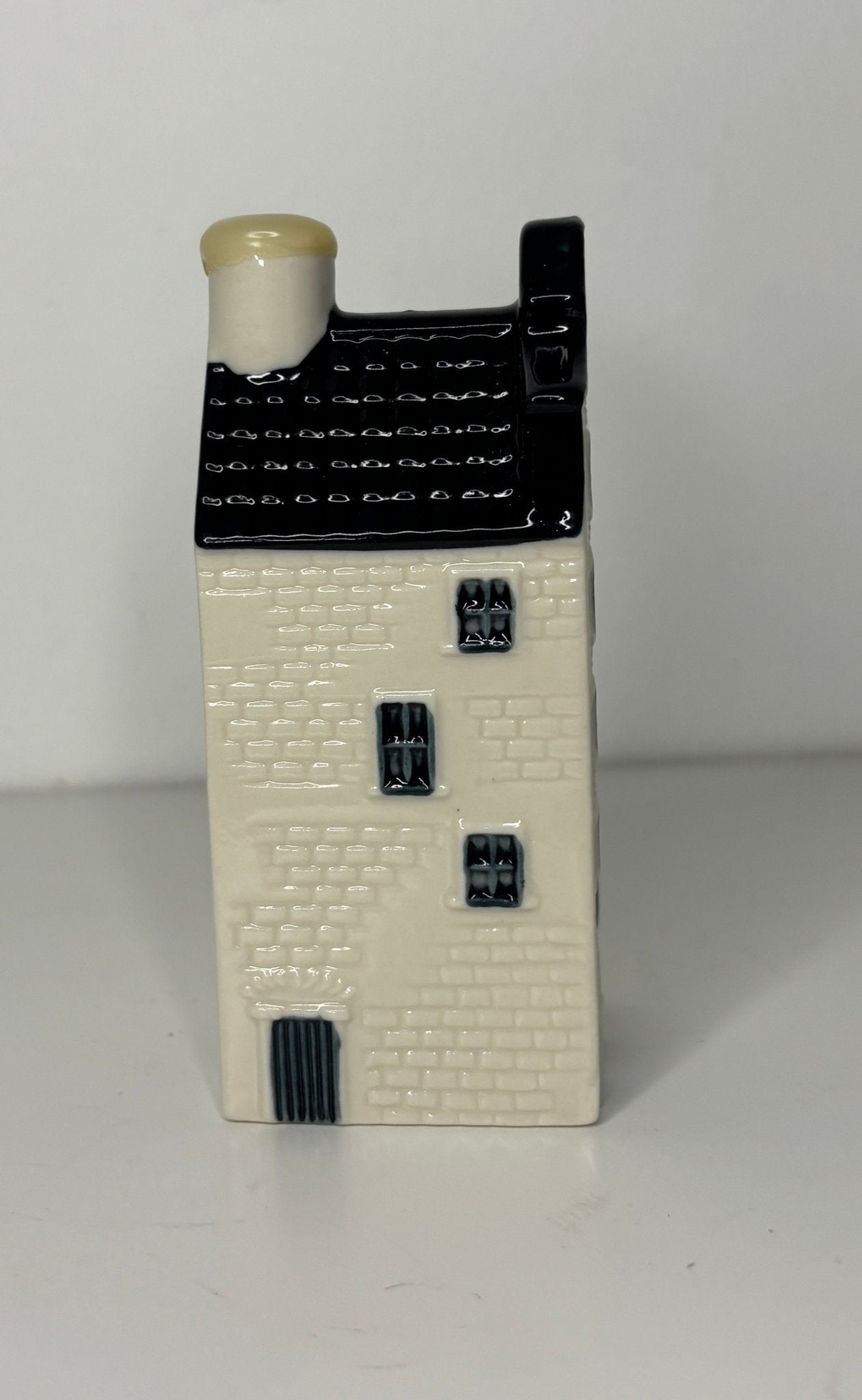 KLM Blue Delft House Number 33 Sealed