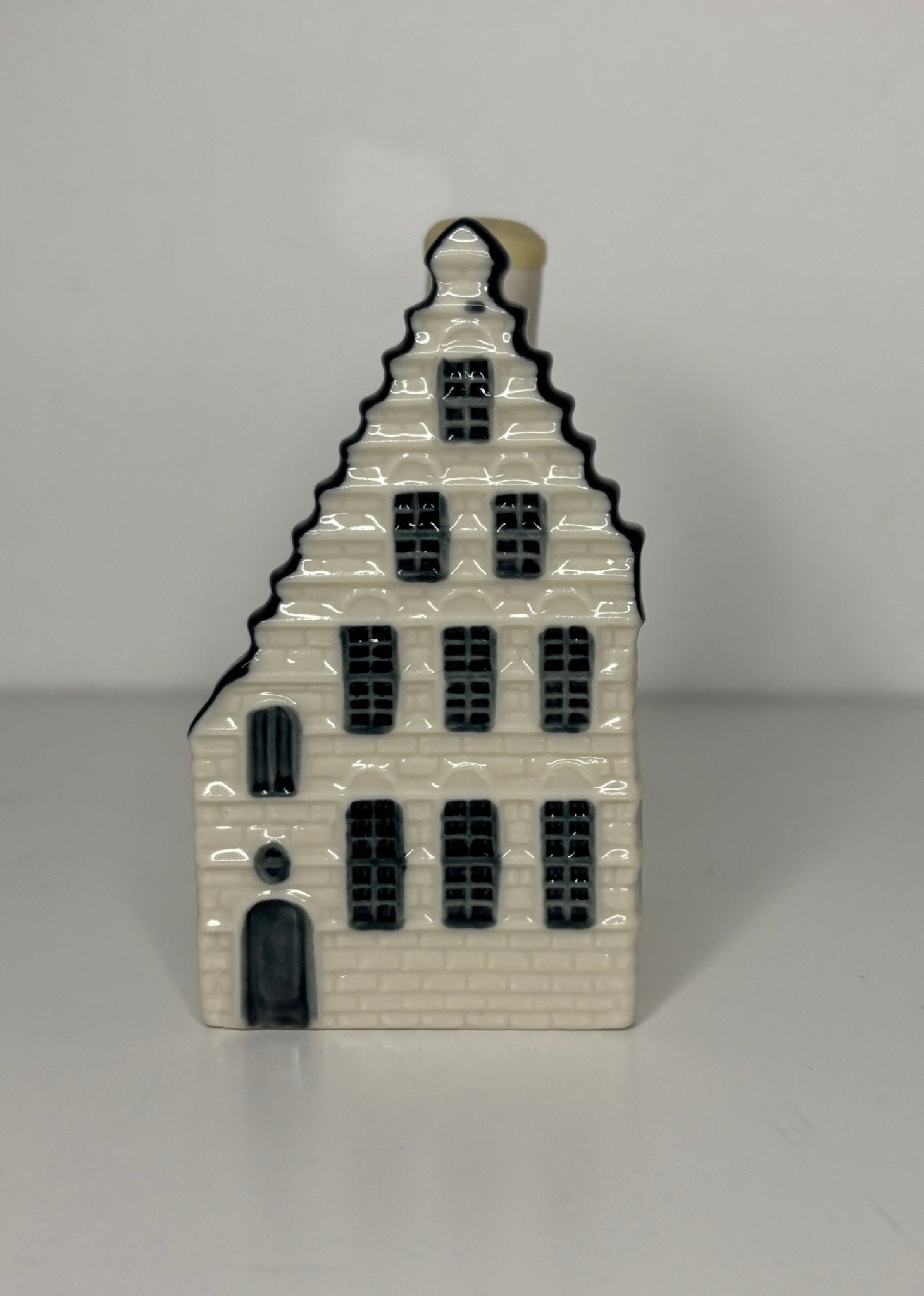 KLM Blue Delft House Number 44 Sealed