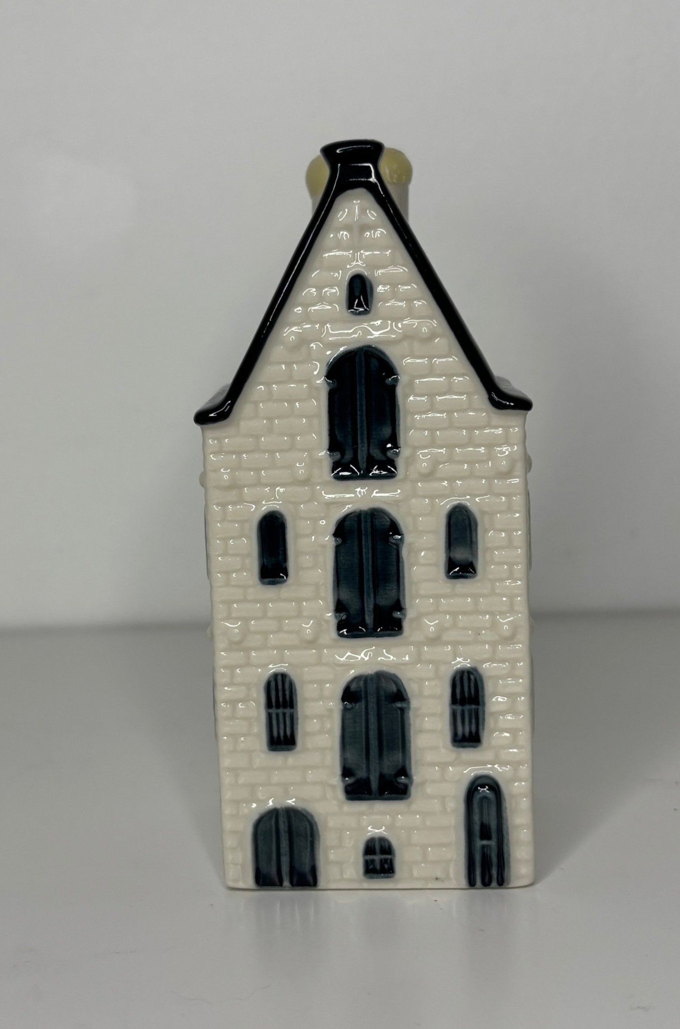 KLM Blue Delft House Number 54 Sealed