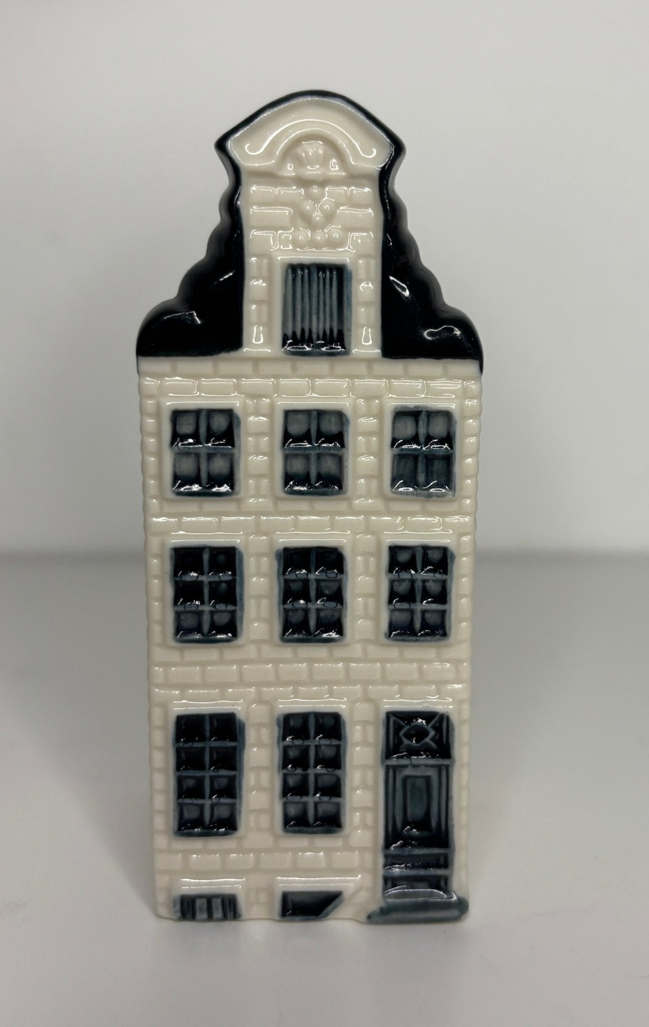 KLM Blue Delft House Number 59 Sealed