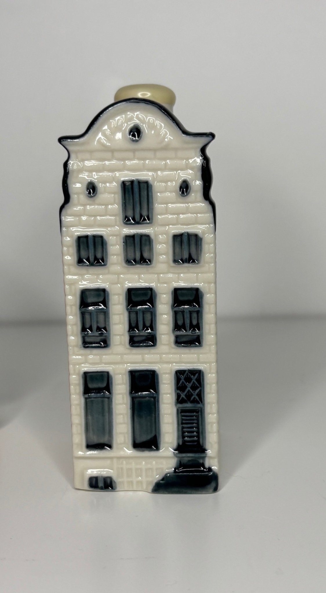 Bols KLM Blue Delft House Number 60 Sealed