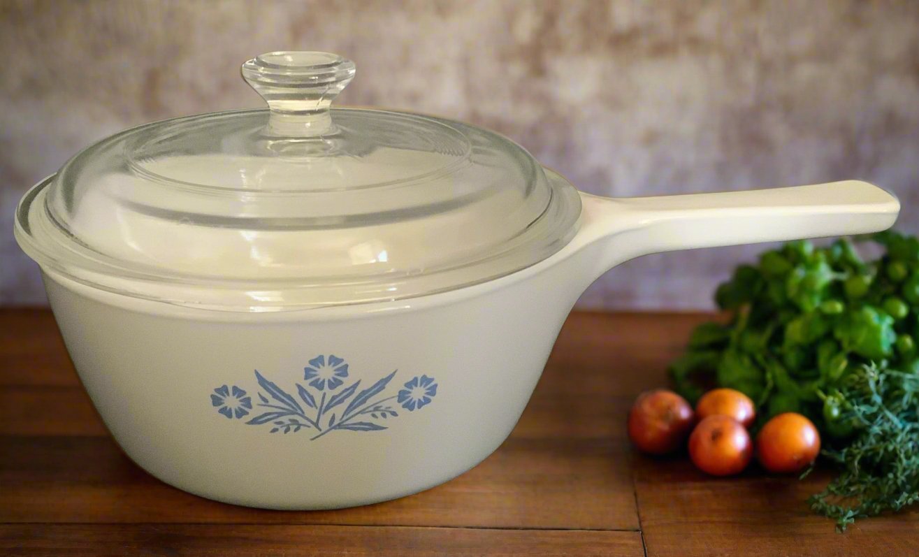 Corning Ware Blue Cornflower 1.5 Pint Covered Saucepan P - 82 - B