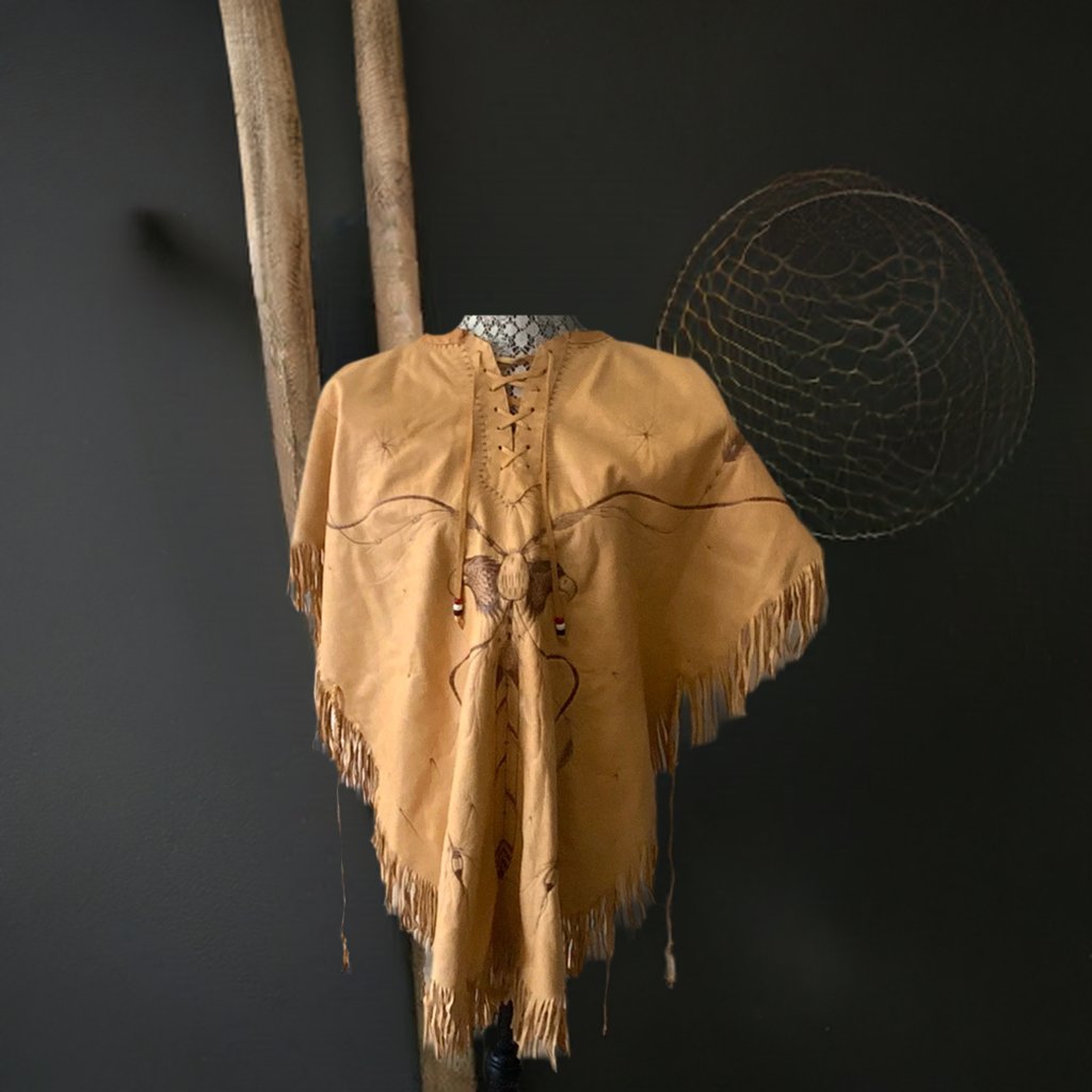 Du Sault First Nations Deerskin Poncho - HLJ at HomeDu Sault First Nations Deerskin PonchoPonchoDu Sault