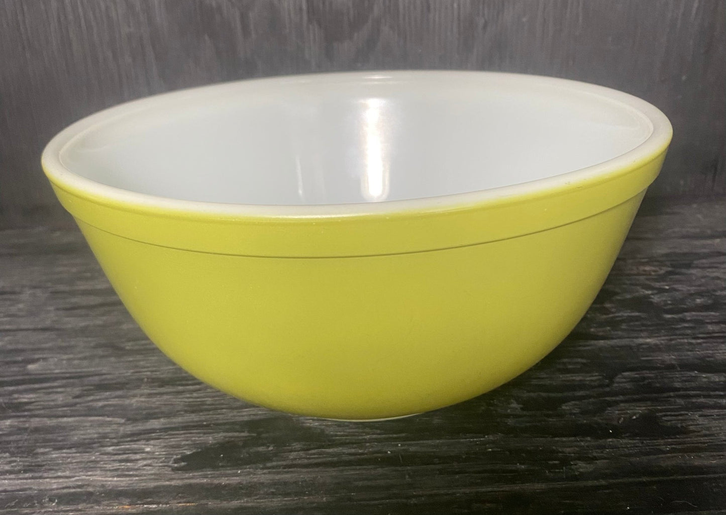 Green Pyrex 2.5 Quart Mixing Bowl - HLJ at HomeGreen Pyrex 2.5 Quart Mixing BowlMixing BowlPyrex