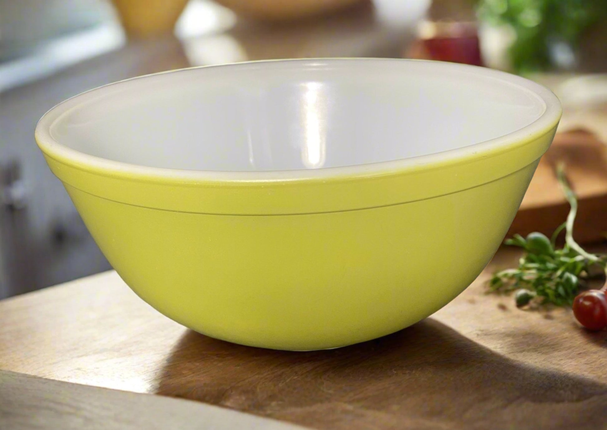 Green Pyrex 2.5 Quart Mixing Bowl - HLJ at HomeGreen Pyrex 2.5 Quart Mixing BowlMixing BowlPyrex