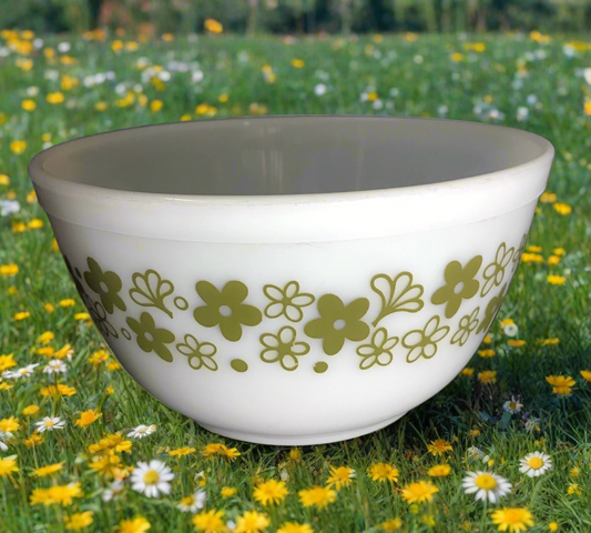 Pyrex Spring Blossom bowl with Daisies