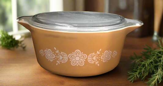 Pyrex Gold 2.5 Quart Casserole Dish