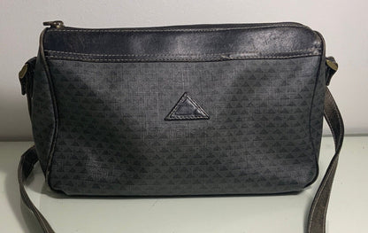 Liz Claiborne Black Grey Cross Body Purse - HLJ at HomeLiz Claiborne Black Grey Cross Body PurseLiz Claiborne
