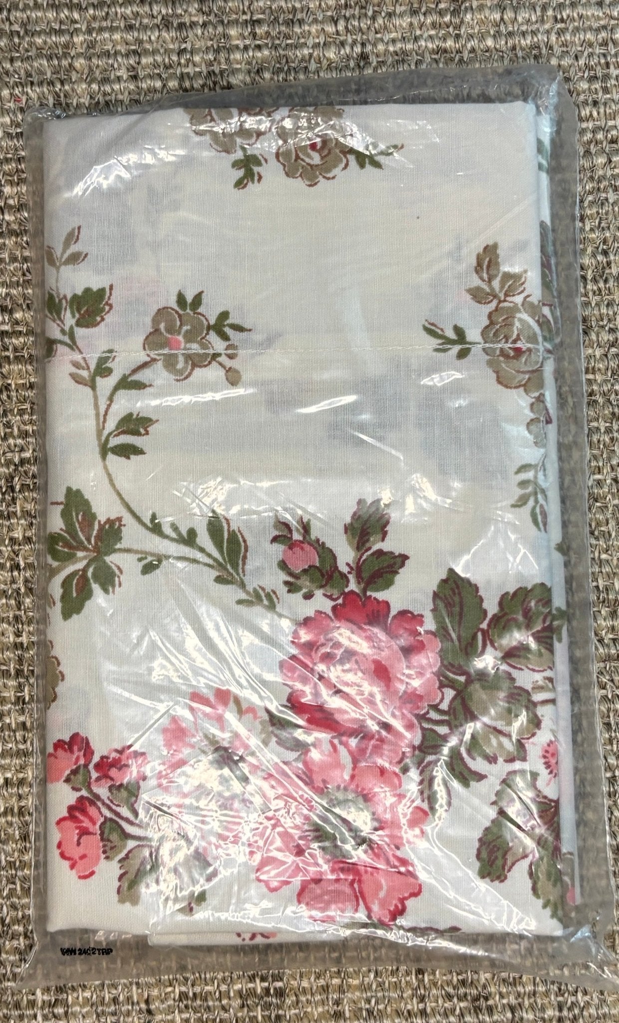 Made in Canada Wabasso Retro Rose Floral Queen Pillowcases