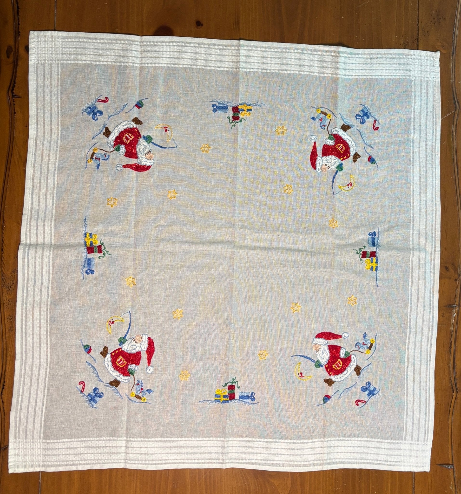 Made in Germany Embroidered Santa Claus Christmas Cotton Tablecloth