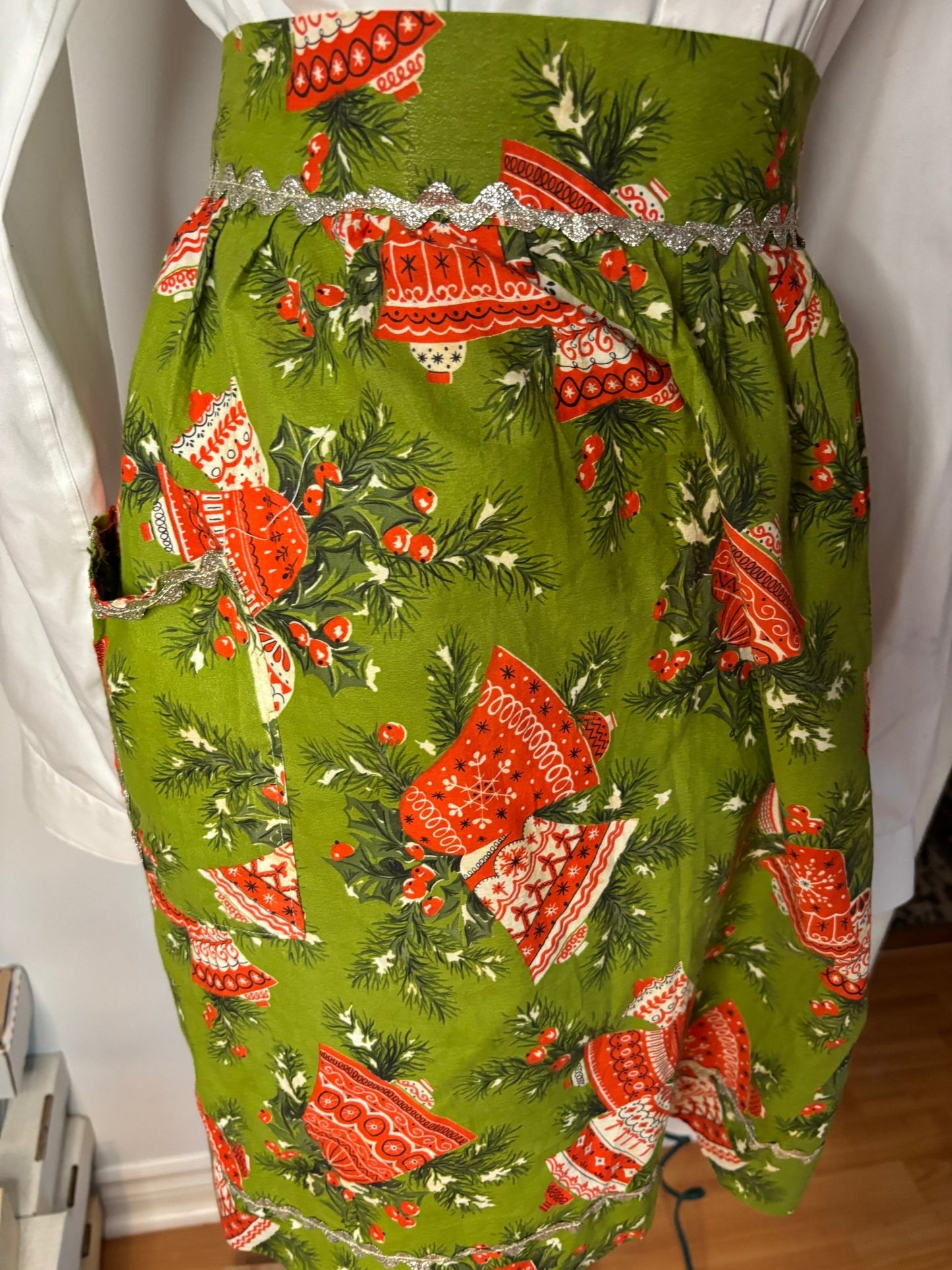 Mid Century Retro Christmas Theme Apron - HLJ at HomeMid Century Retro Christmas Theme ApronApronVintage