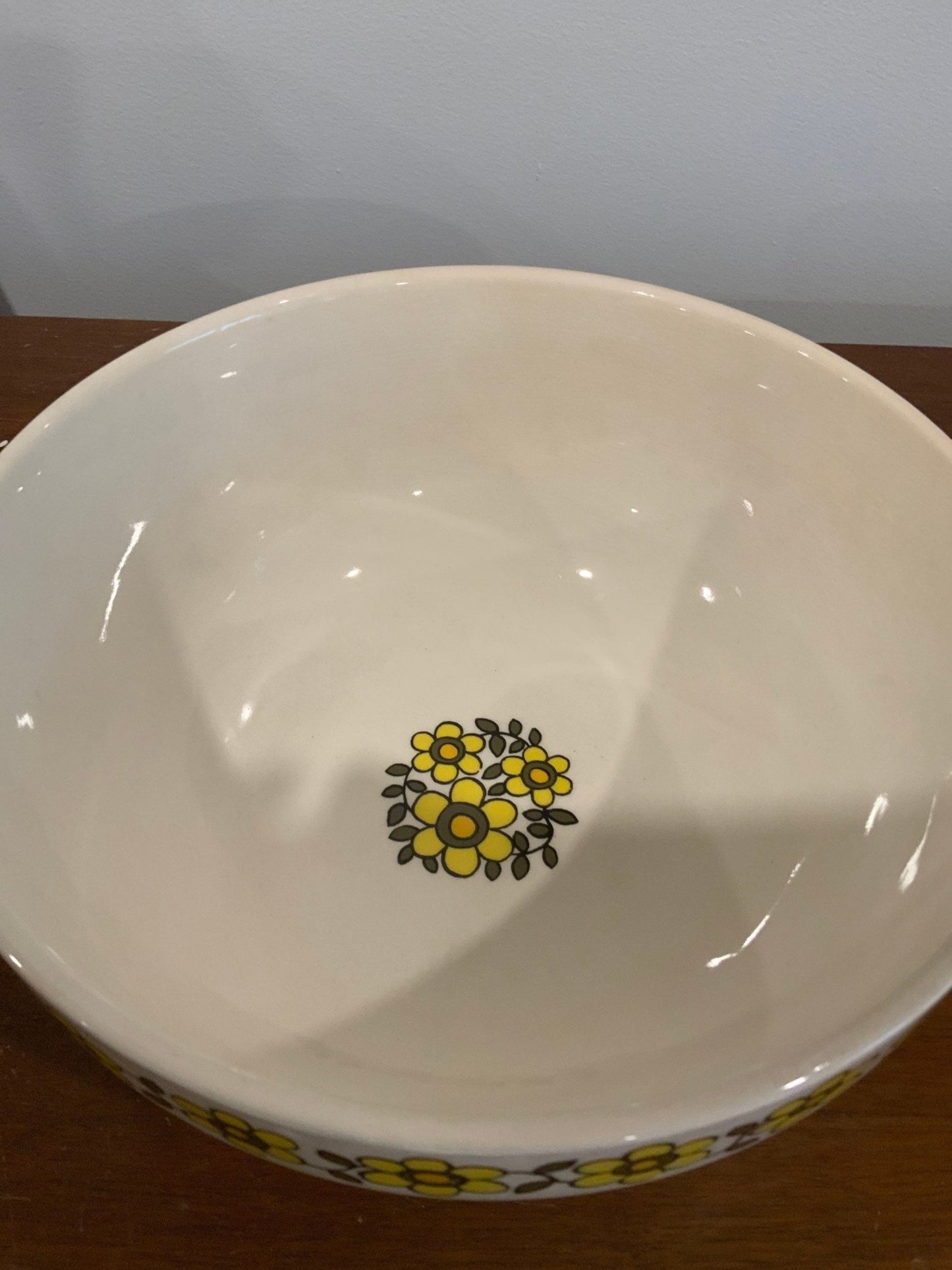 Mid Century Taunton Vale Mixing Salad Bowl with Flowers Design - HLJ at HomeMid Century Taunton Vale Mixing Salad Bowl with Flowers DesignMixing BowlTaunton Vale