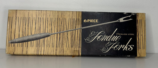 Box of Fendue forks with a silver fork illustration on a wooden background