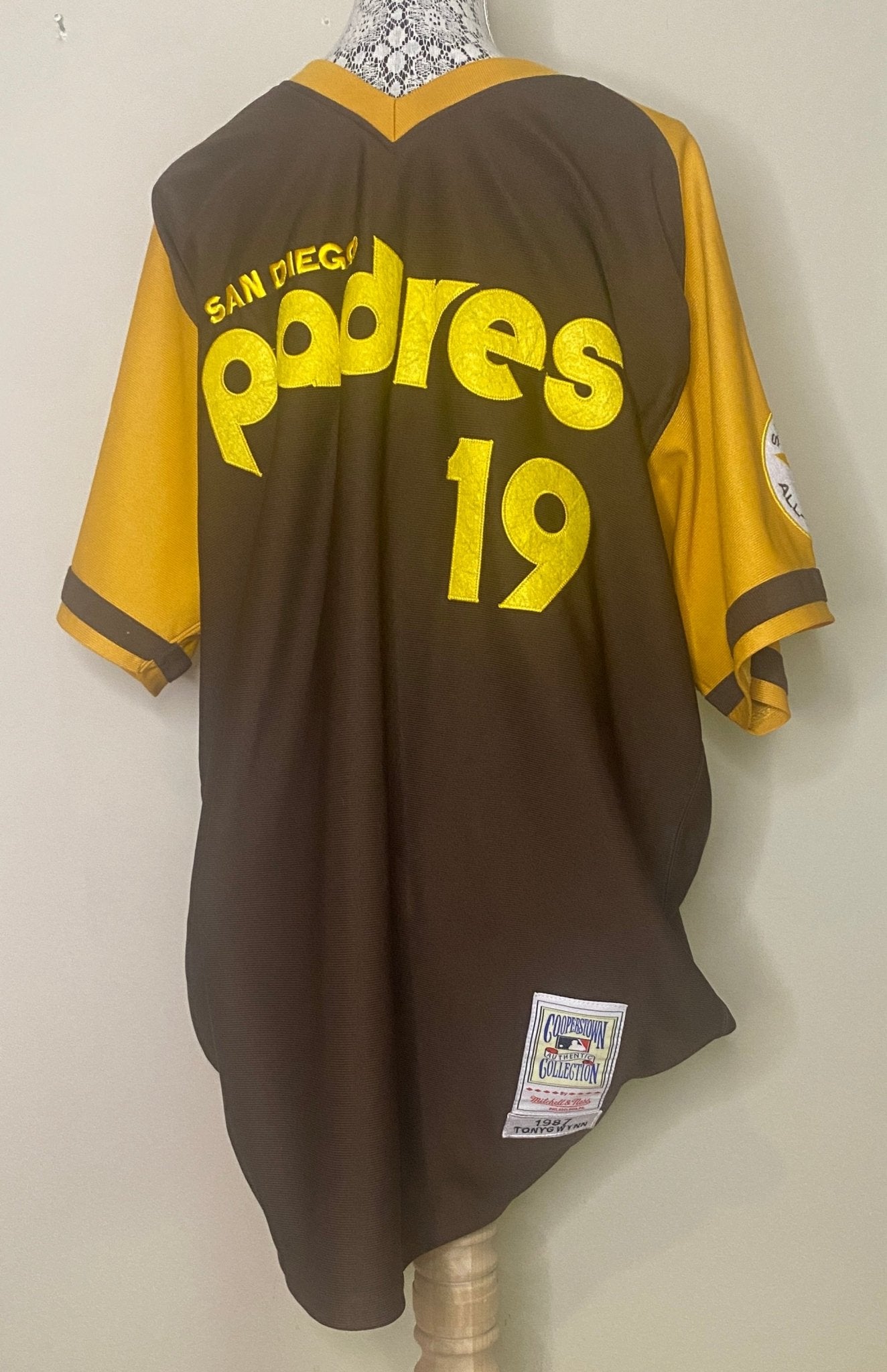 Mitchell & Ness Tony Gwynn San Diego Padres Cooperstown Throwback Jersey 56 3XL - HLJ at HomeMitchell & Ness Tony Gwynn San Diego Padres Cooperstown Throwback Jersey 56 3XLJerseyMitchell & Ness