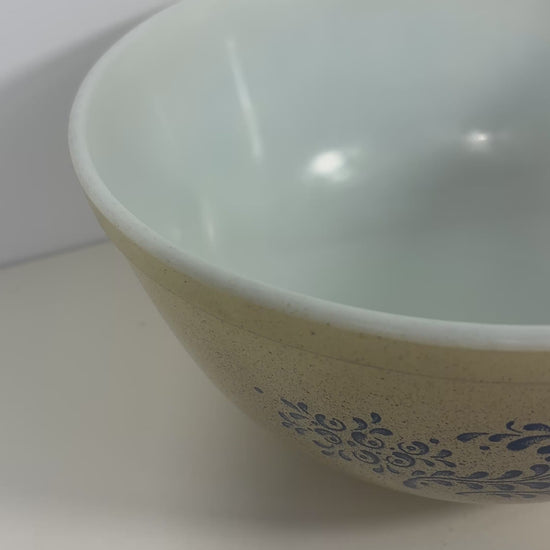 Pyrex Homestead 2.5 Quart Nesting Mixing Bowl
