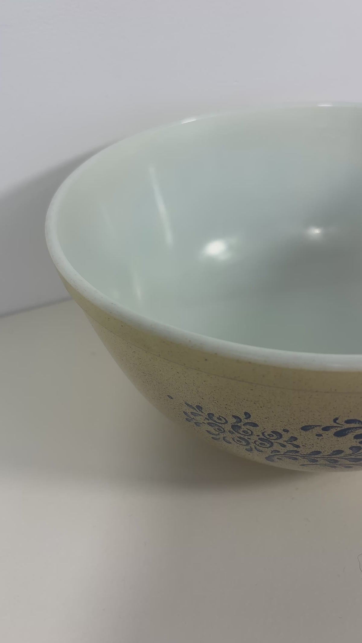 Pyrex Homestead 2.5 Quart Nesting Mixing Bowl
