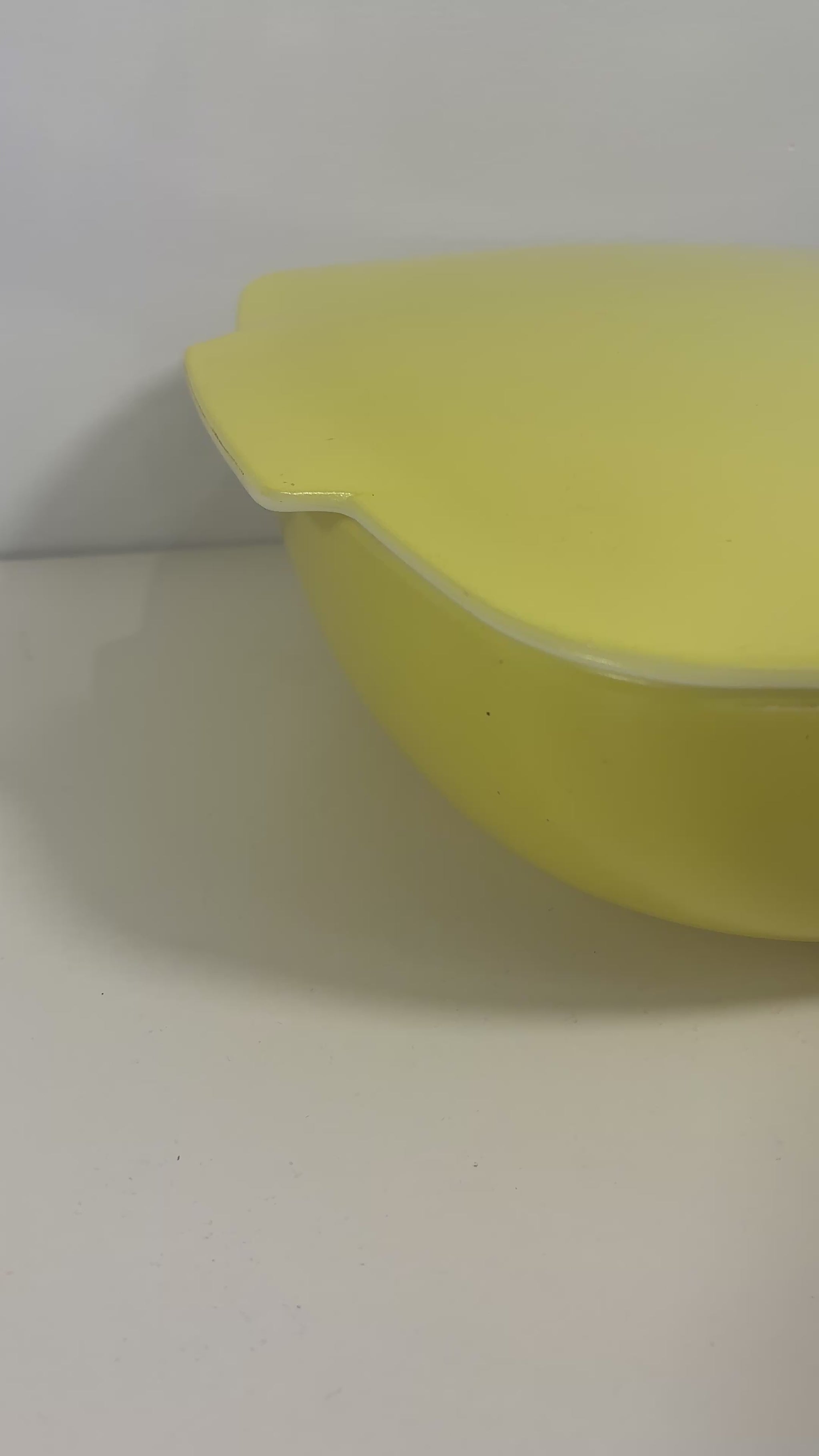 Yellow Pyrex Square 2.5 Quart Casserole Dish