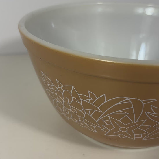 Pyrex Woodland 1.5 Quart Vintage Mixing Bowl