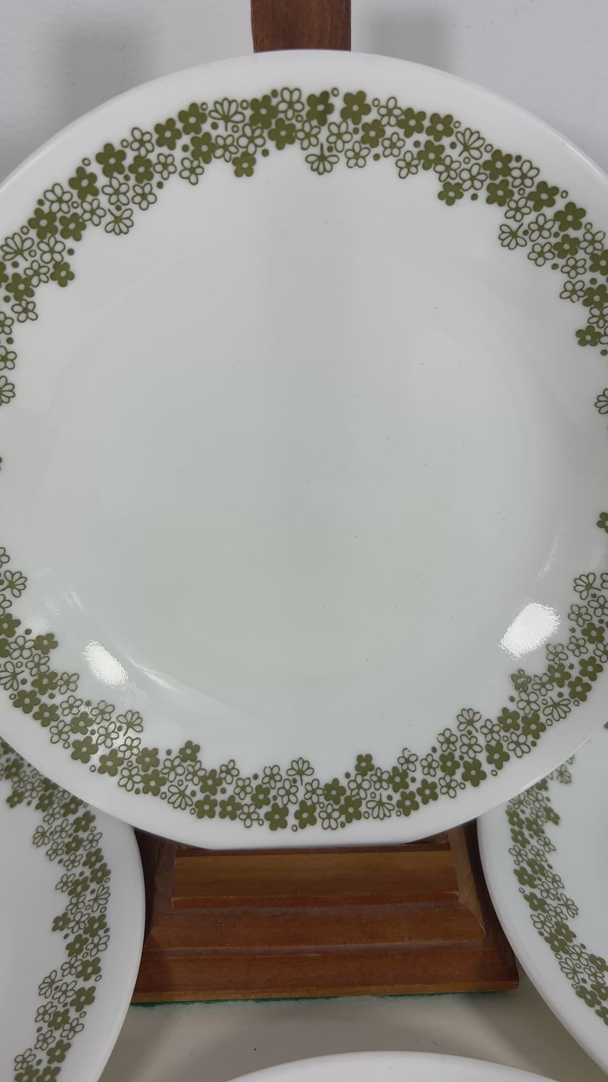 Corelle Green Crazy Daisy Spring Blossom Bread Plates Set of 4