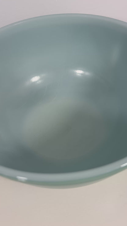 Pyrex Canada 2.5 Quart Primary Green Mixing Bowl