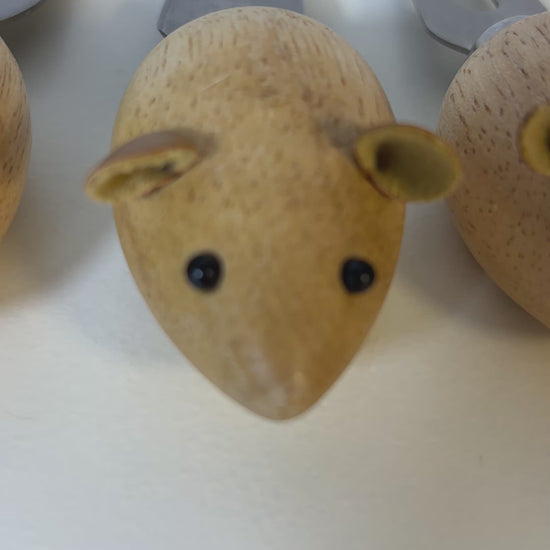 Kikkerland Mouse Cheese Knives Set