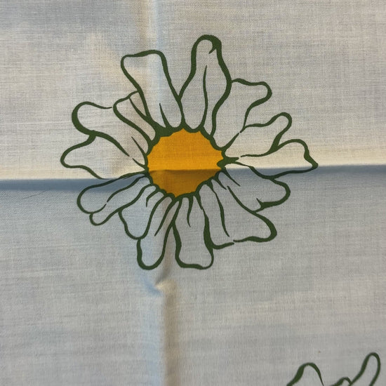 Set of 8 Vintage Cotton Daisy Theme Napkins