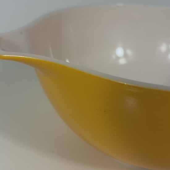 Pyrex Yellow Gold 1.5 Quart Cinderella Mixing Bowl