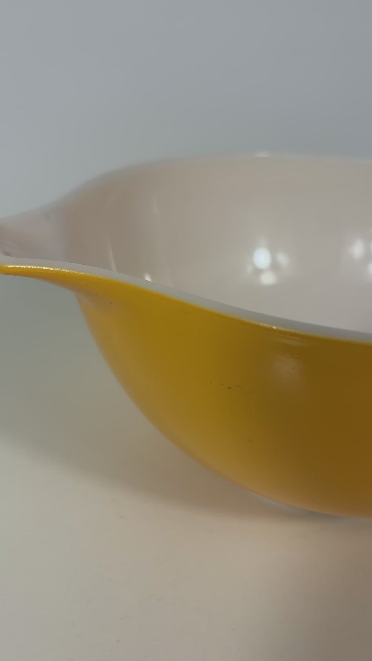 Pyrex Yellow Gold 1.5 Quart Cinderella Mixing Bowl