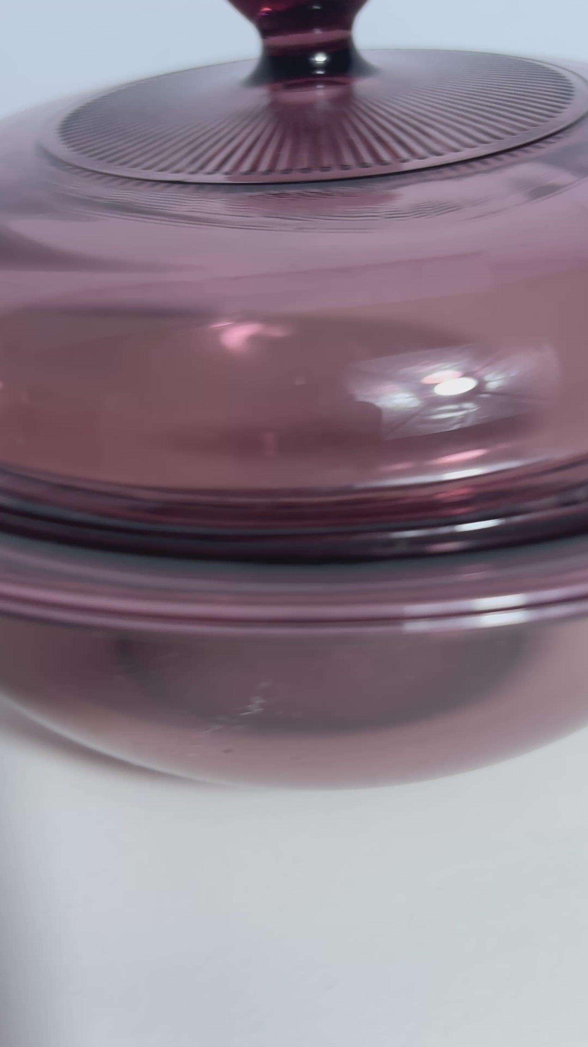 Vintage Cranberry Pyrex 1.5L Covered Casserole Dish