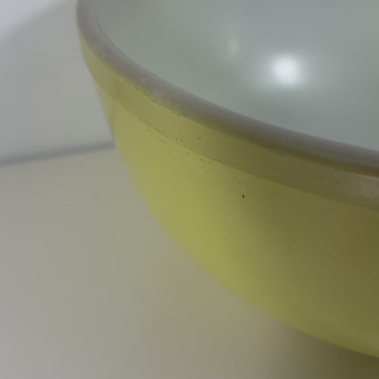 Pyrex Primary Yellow 4 Quart Nesting Mixing Bowl