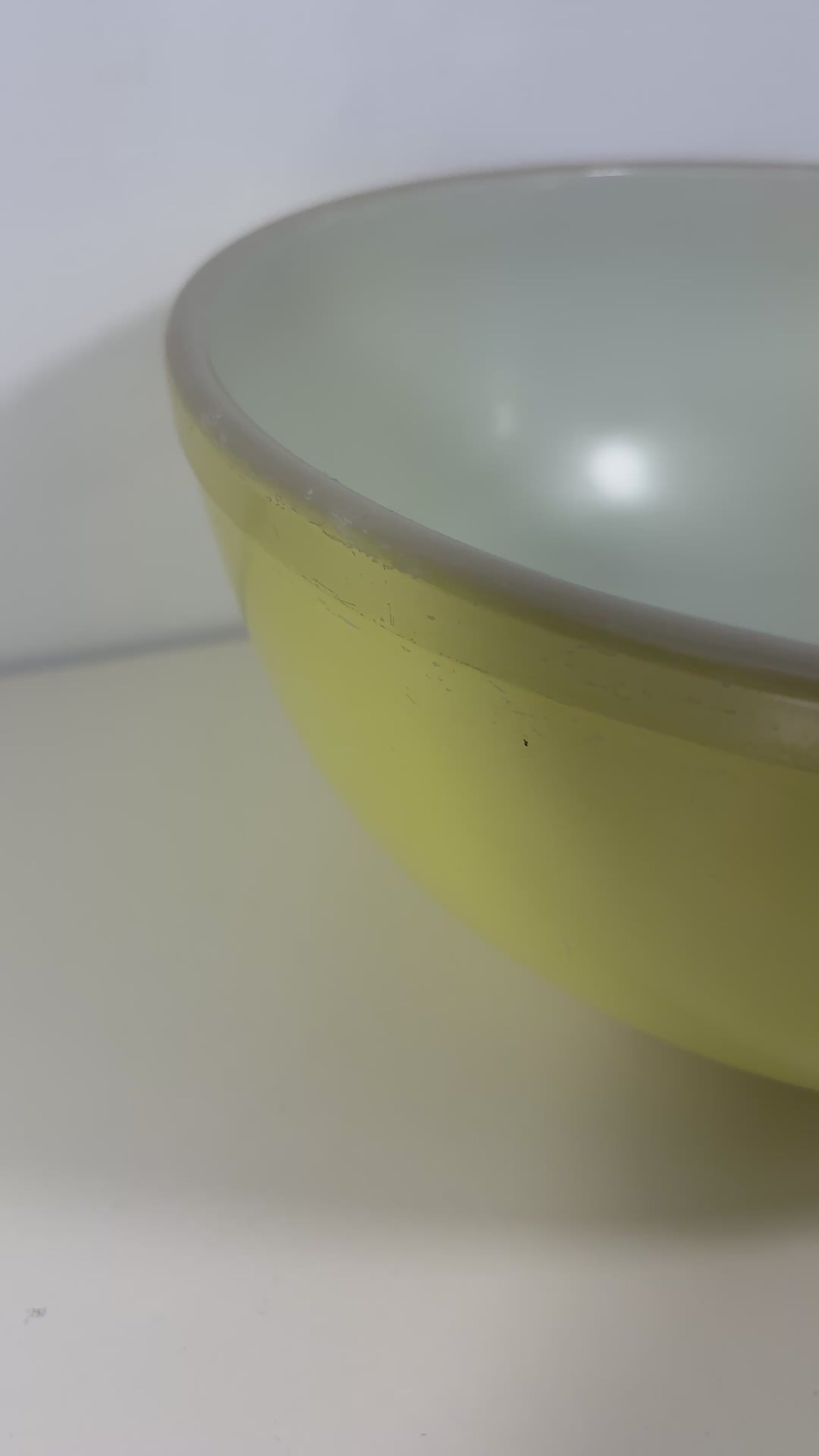 Pyrex Primary Yellow 4 Quart Nesting Mixing Bowl