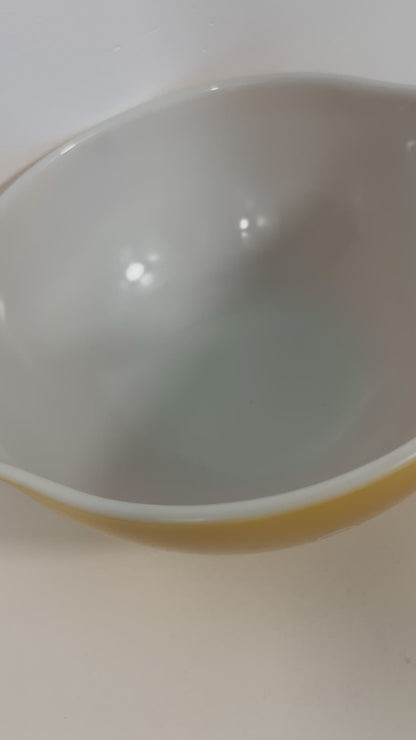 Pyrex Butterfly Gold 1.5 Quart Cinderella Mixing Bowl