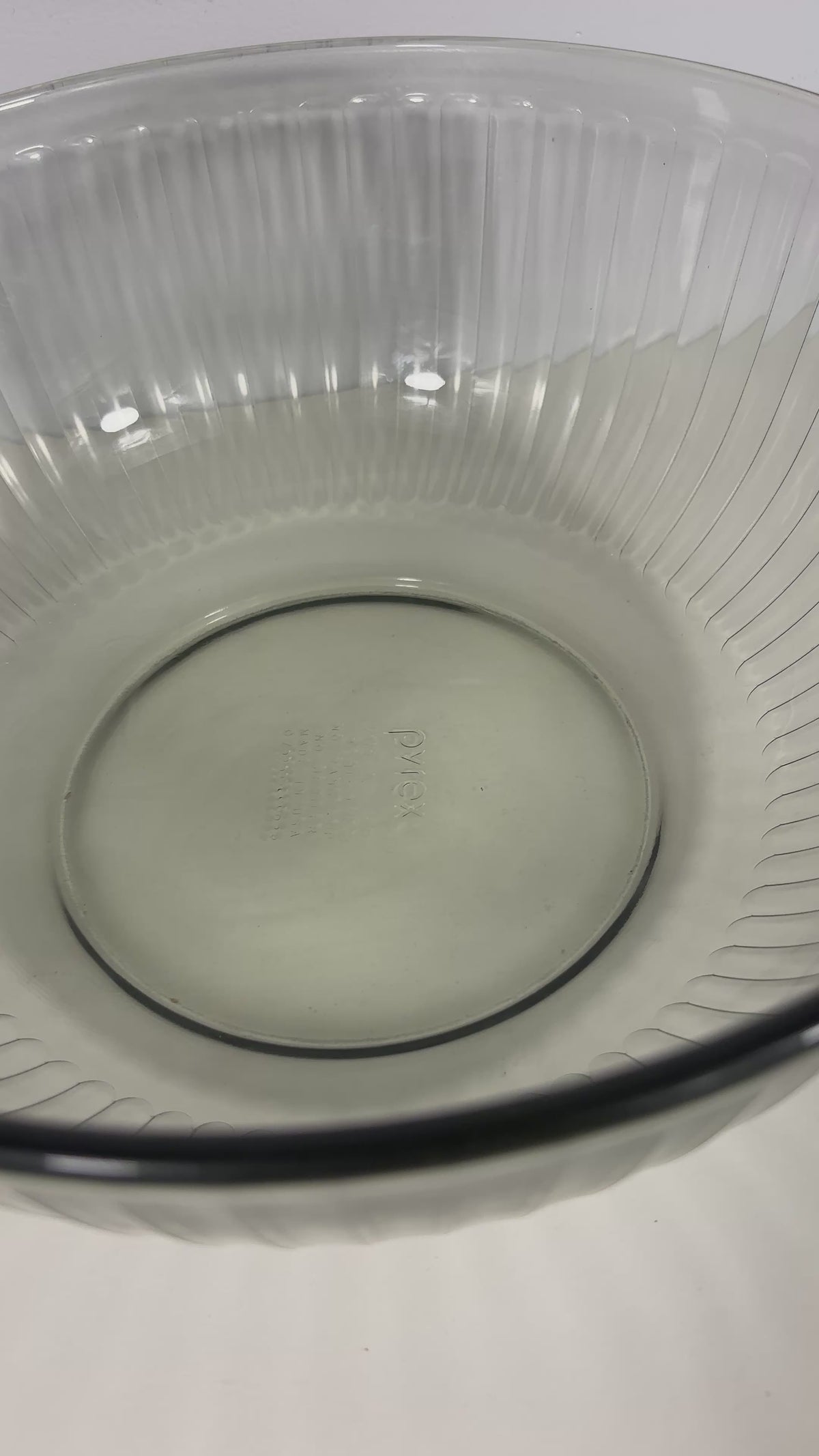 Pyrex 4.5 Litre Sculpted Ribbed Mixing Bowl