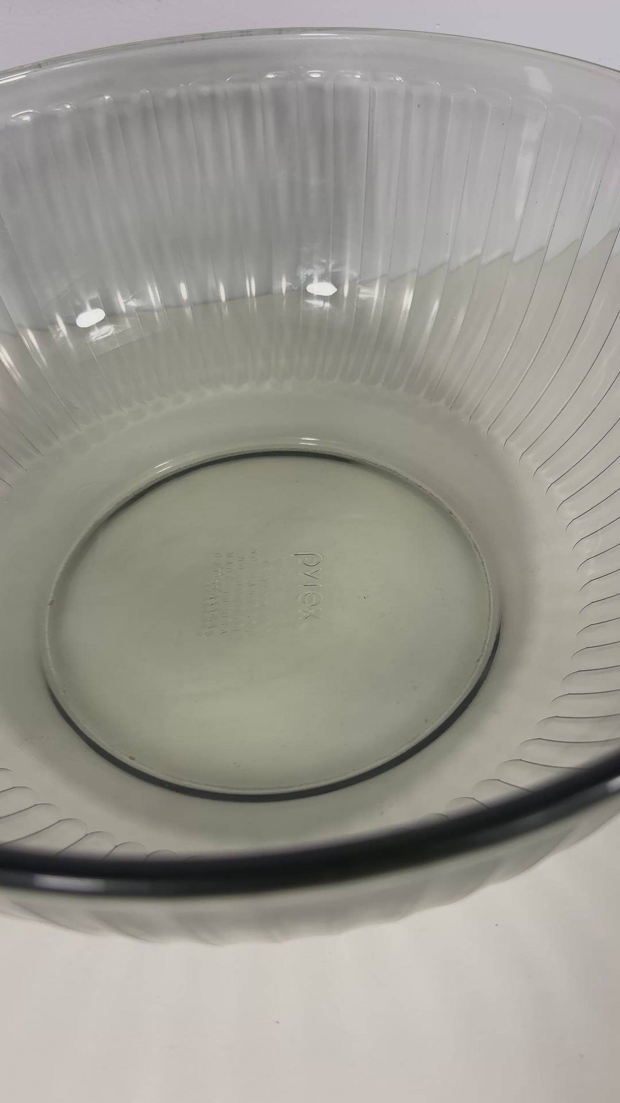 Pyrex 4.5 Litre Sculpted Ribbed Mixing Bowl